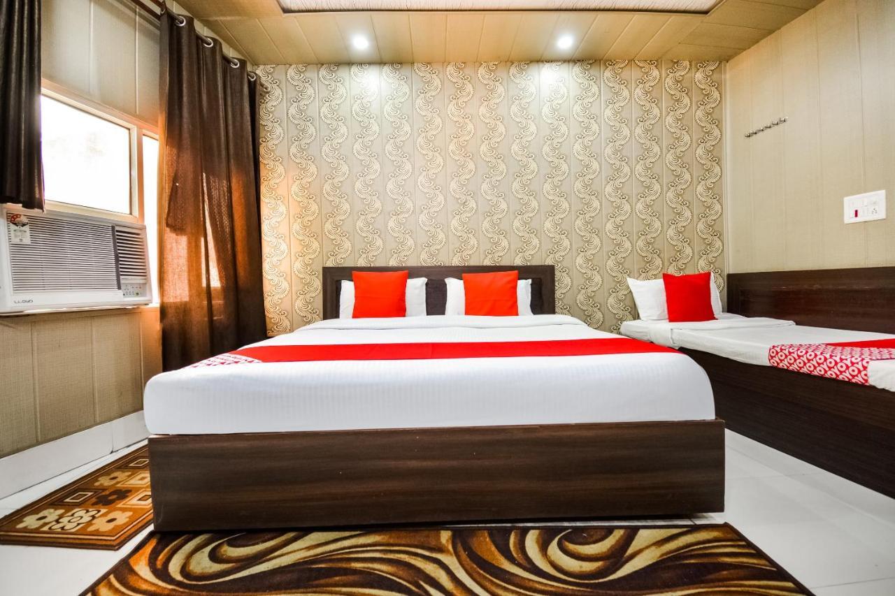 Oyo 46152 Hotel Neelam Karnāl Екстериор снимка