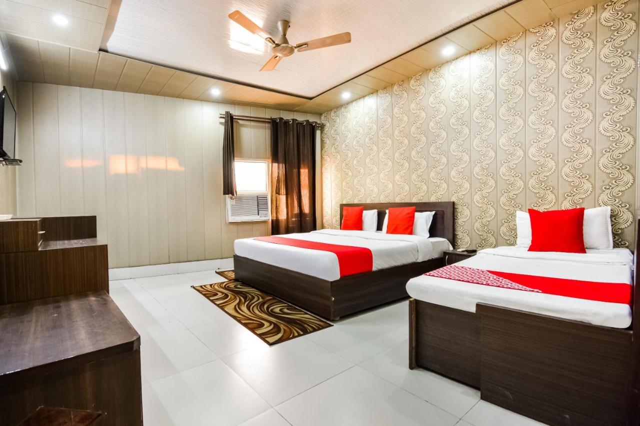 Oyo 46152 Hotel Neelam Karnāl Екстериор снимка